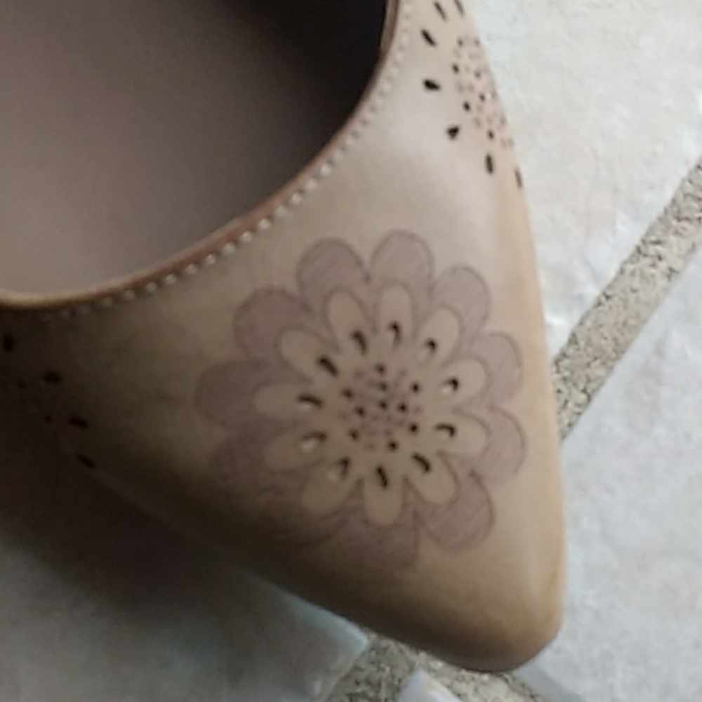 Flats - Picture 2 of 3